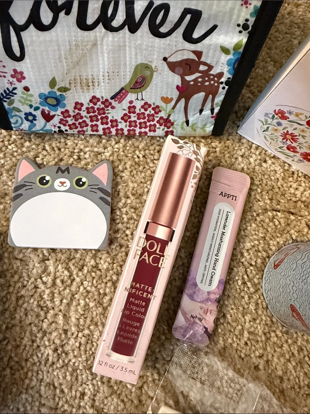Assorted Women’s Skincare Gift Set – White & Pink Accents